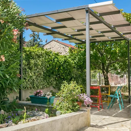Апартаменти With Parking Space Supetar, Brac - 27508 Супетар