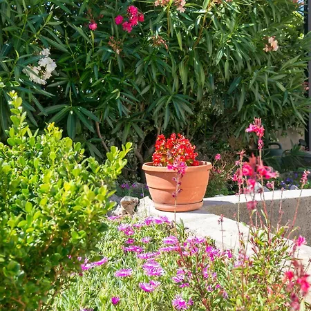 Апартаменти With Parking Space Supetar, Brac - 27508