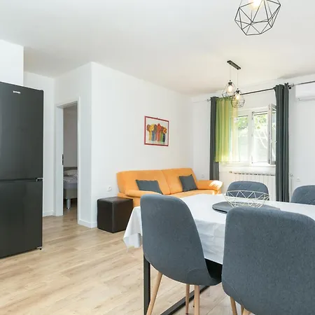 Apartment With Parking Space Supetar, Brac - 27508 *